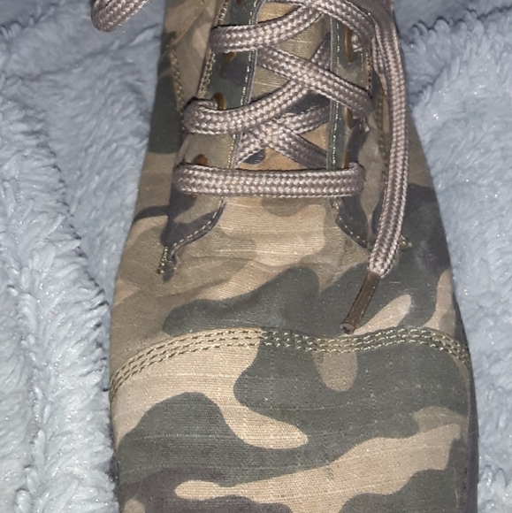 Boots - Picture 8 of 12